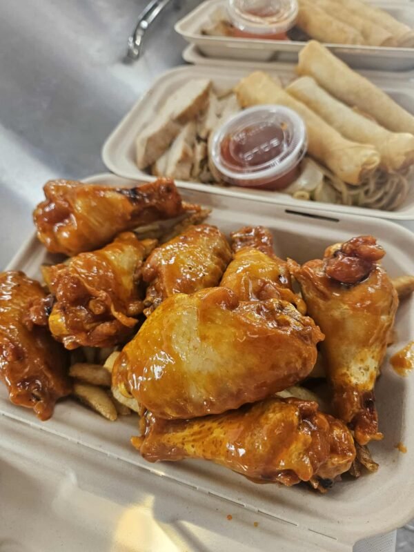 Chicken wings with fries